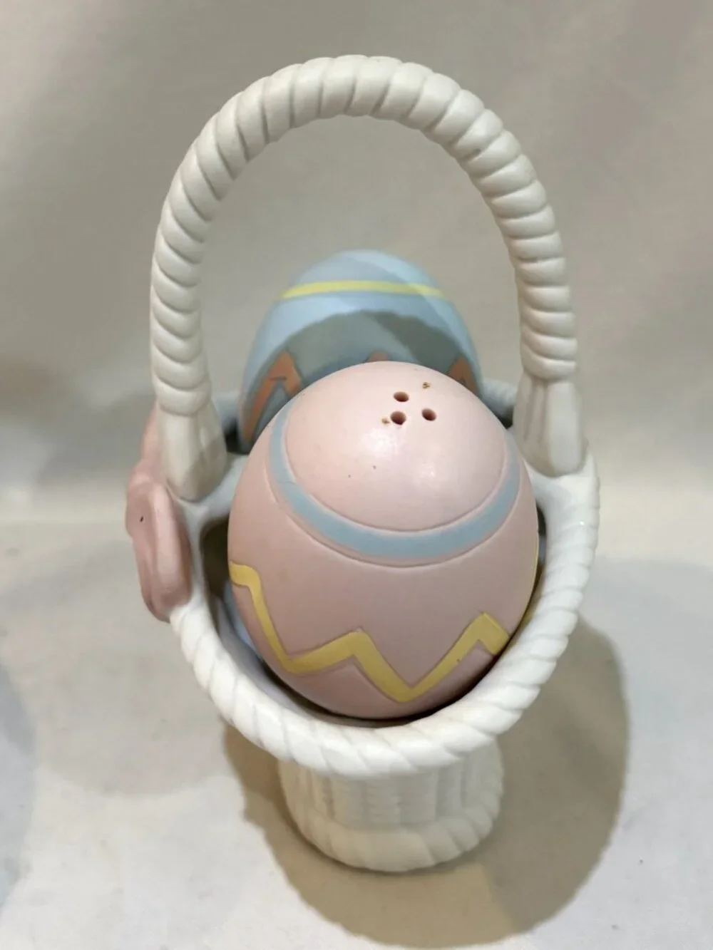 VTG Enesco Porcelain Easter Basket & Eggs Pastel Salt & Pepper Shaker Set Taiwan